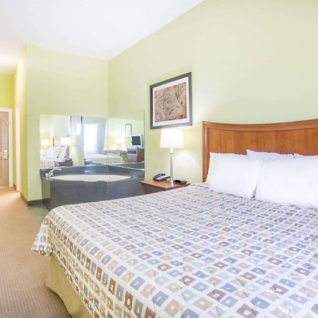 Days Inn & Suites By Wyndham Swainsboro Экстерьер фото
