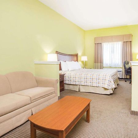 Days Inn & Suites By Wyndham Swainsboro Экстерьер фото