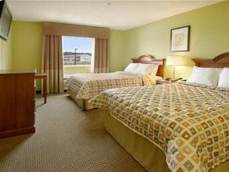 Days Inn & Suites By Wyndham Swainsboro Экстерьер фото
