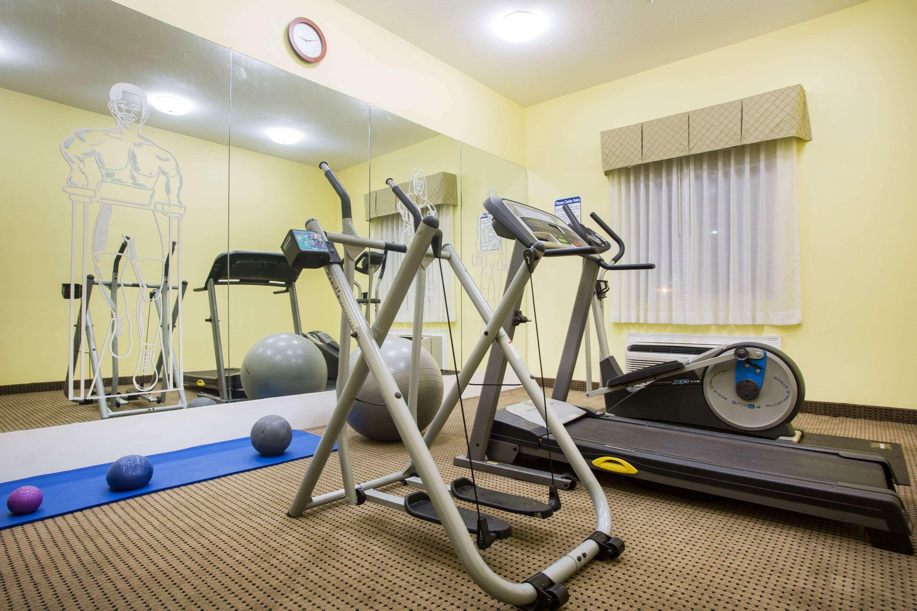Days Inn & Suites By Wyndham Swainsboro Экстерьер фото