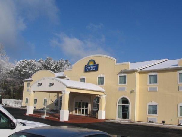 Days Inn & Suites By Wyndham Swainsboro Экстерьер фото