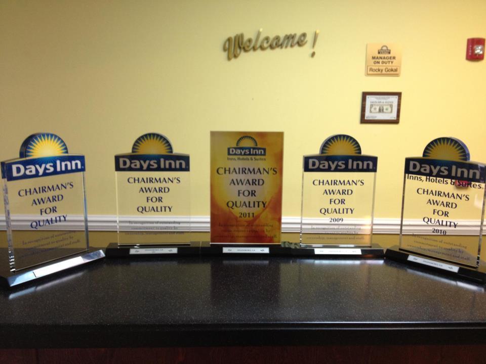 Days Inn & Suites By Wyndham Swainsboro Экстерьер фото