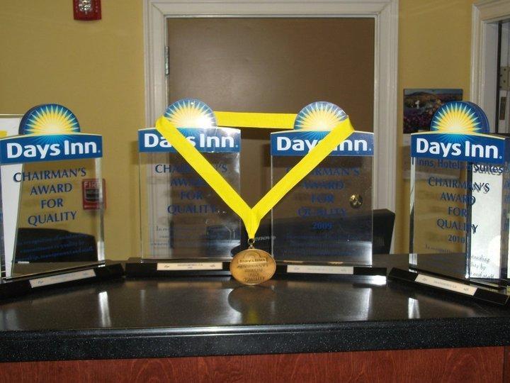 Days Inn & Suites By Wyndham Swainsboro Экстерьер фото